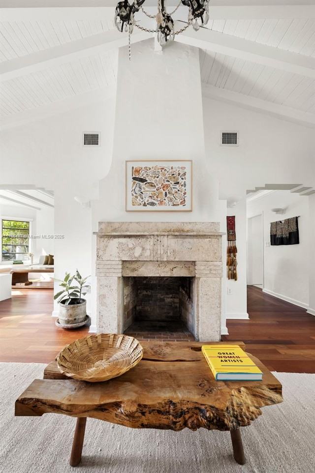 641 Ne 57th St #1 - Photo 6 of 8