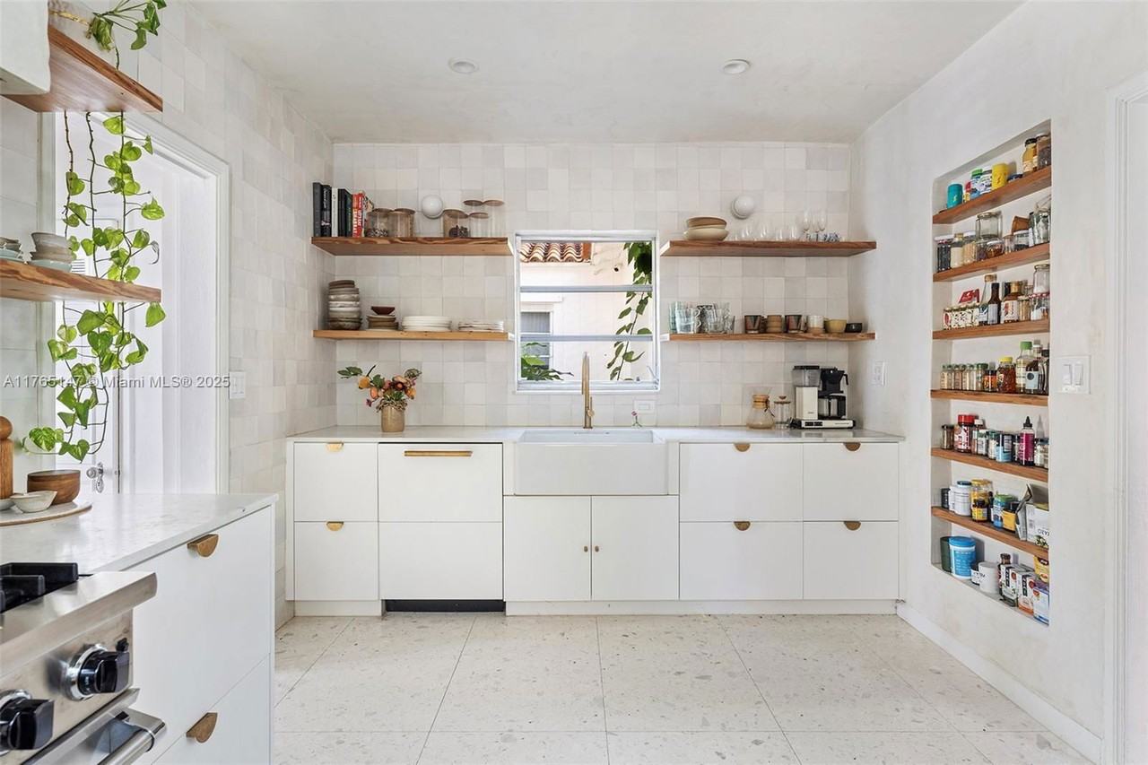 641 Ne 57th St #1 - Photo 7 of 8