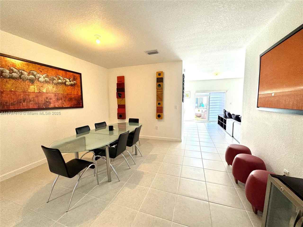 2481 Se 25th Ave - Photo 2 of 8