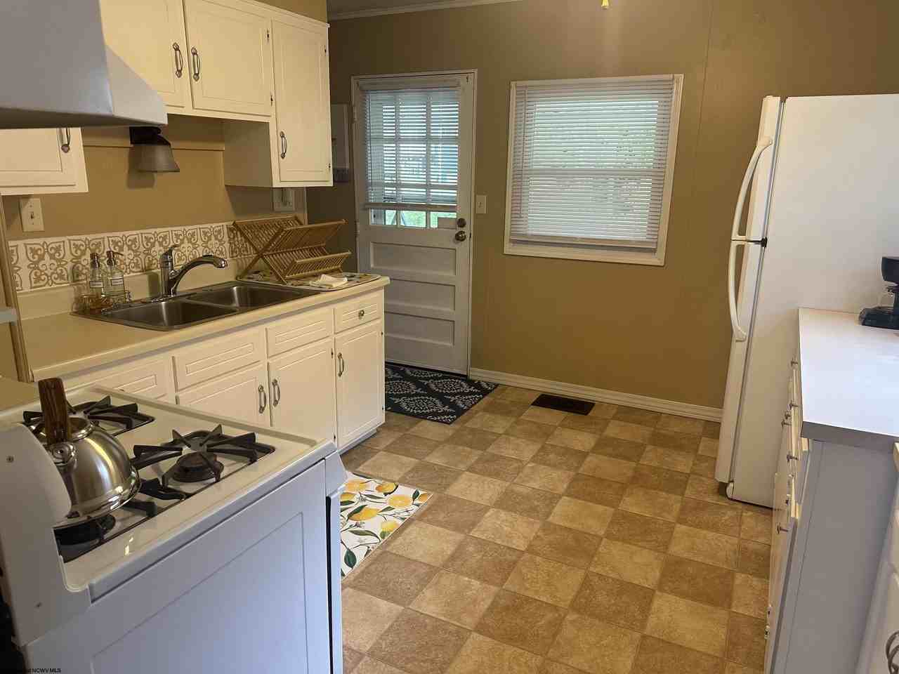 1208 Cambridge Ave - Photo 5 of 20