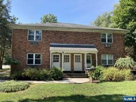 featured image of 15 Spruce St Apt 1 #Apt 1