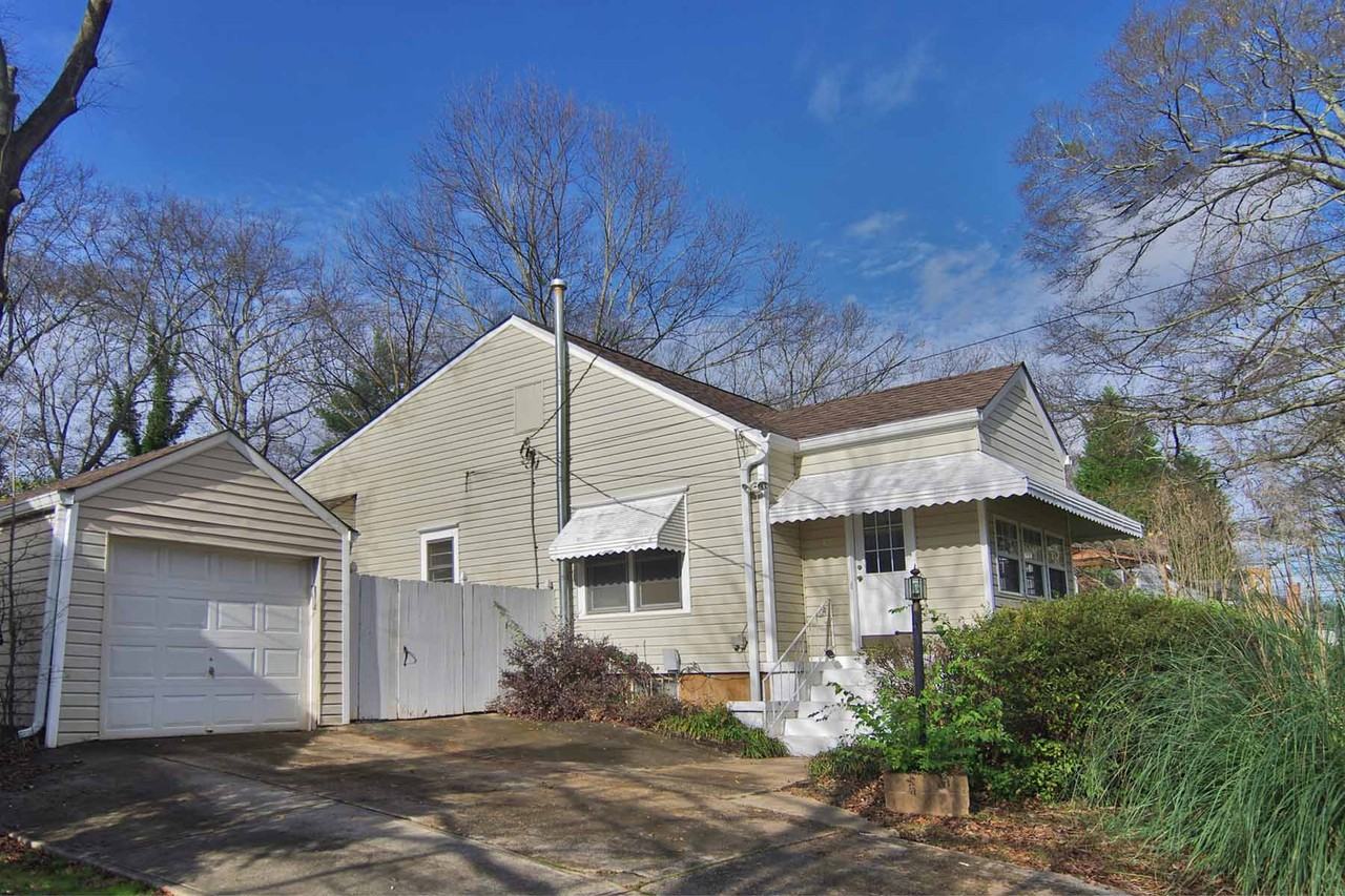 816 Sycamore Dr - Photo 2 of 18