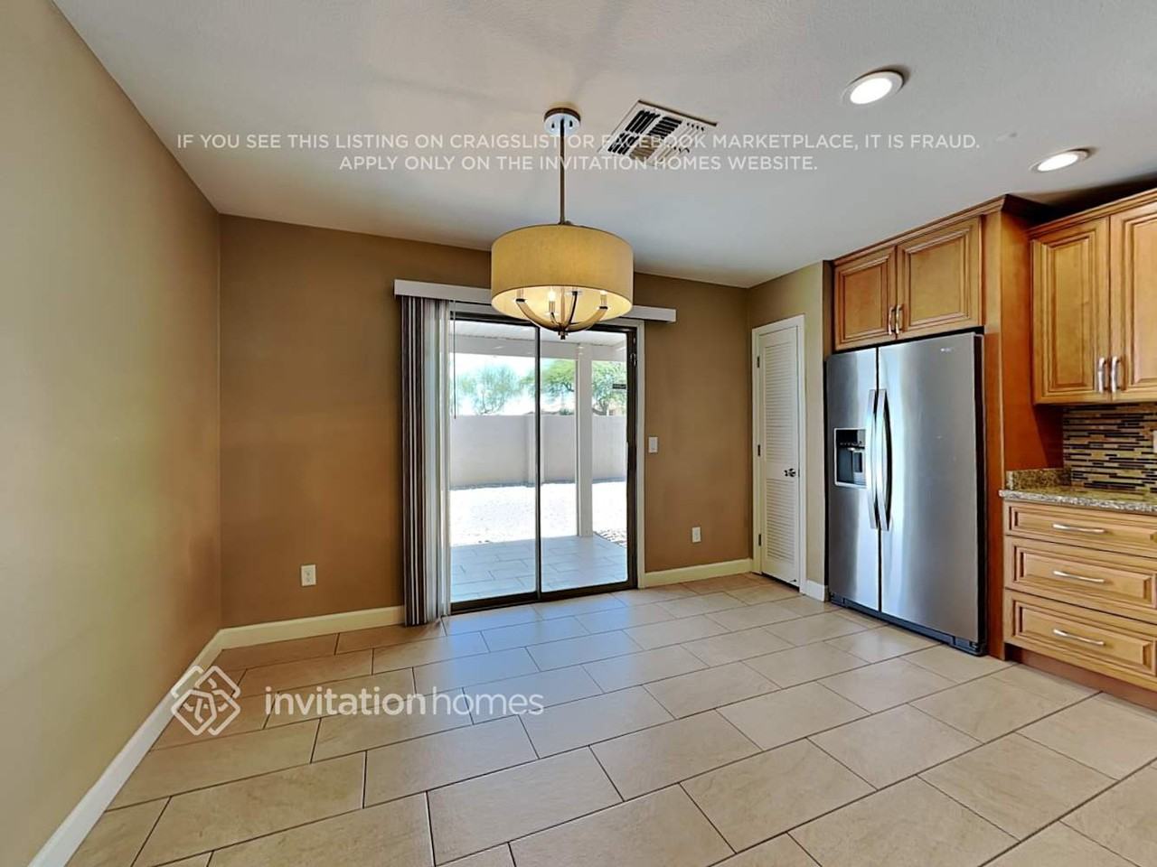 15709 W Watson Ln - Photo 5 of 18
