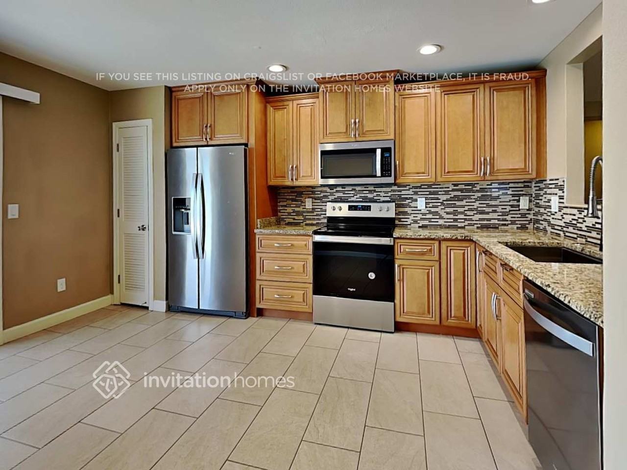 15709 W Watson Ln - Photo 6 of 18
