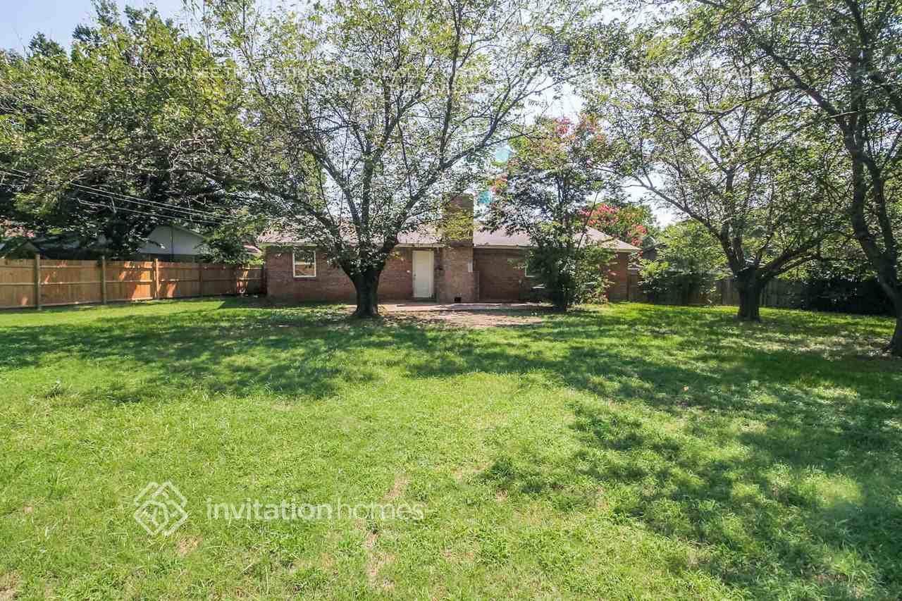 6065 Dunson Ct - Photo 2 of 3