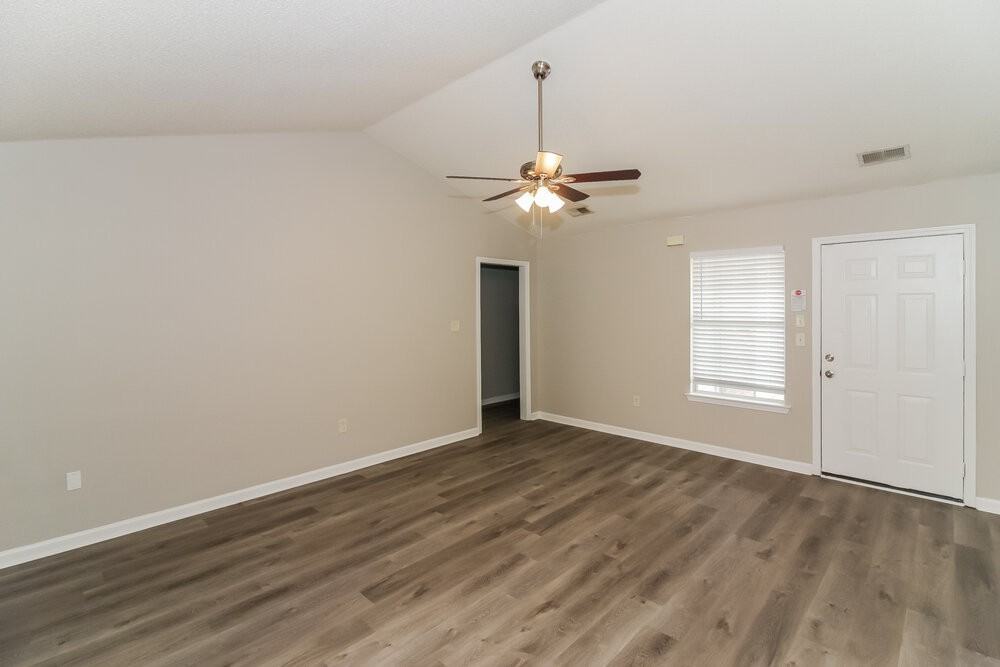 10734 Ridgefield Dr - Photo 4 of 17