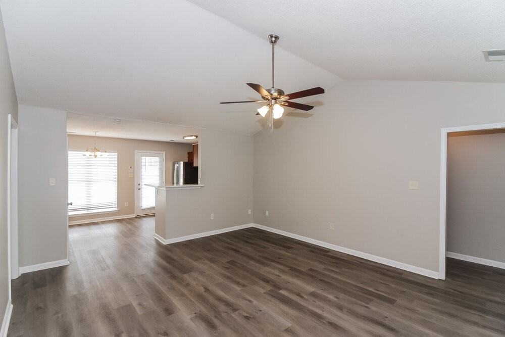 10734 Ridgefield Dr - Photo 5 of 17