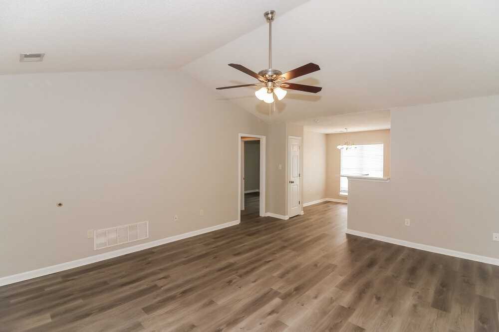 10734 Ridgefield Dr - Photo 6 of 17