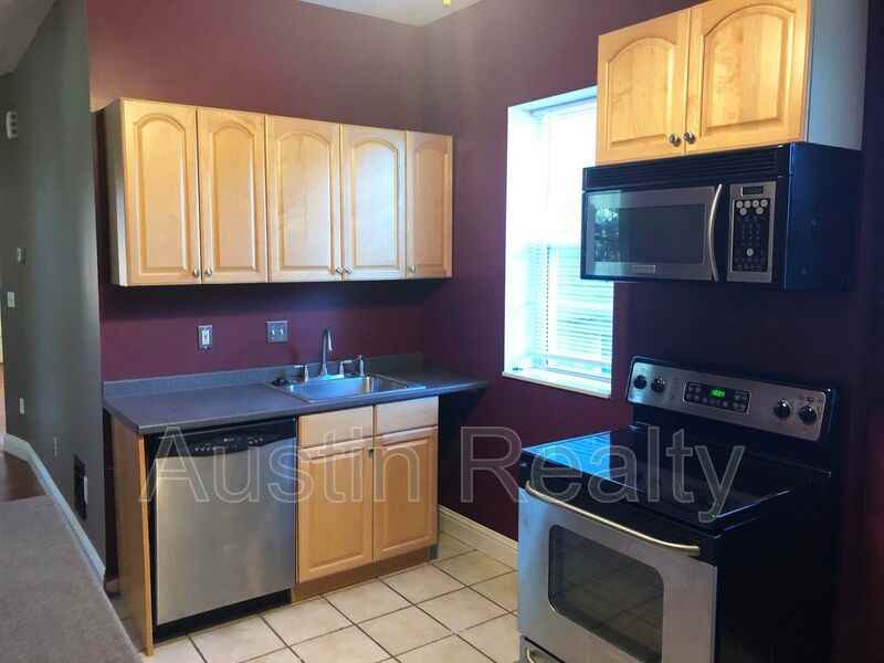 3138 Sutton Blvd #B - Photo 2 of 8