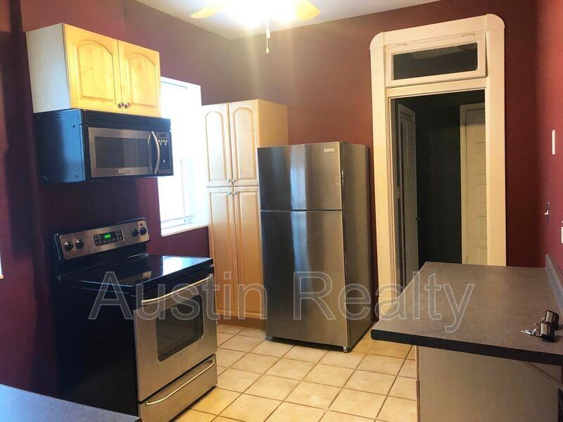 3138 Sutton Blvd #B - Photo 3 of 8