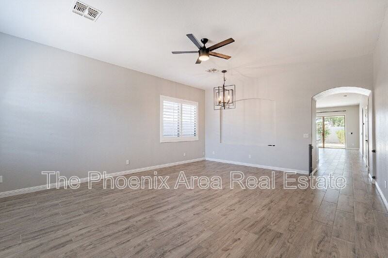 2823 E Tulsa St - Photo 2 of 50