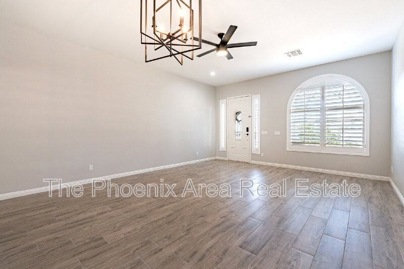 2823 E Tulsa St - Photo 4 of 50