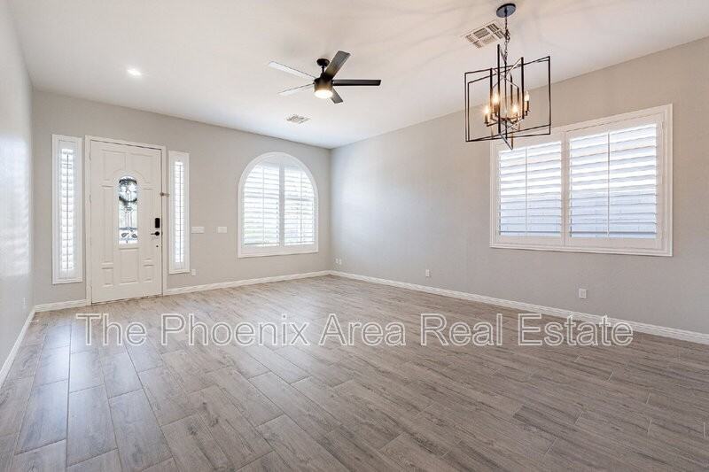 2823 E Tulsa St - Photo 5 of 50
