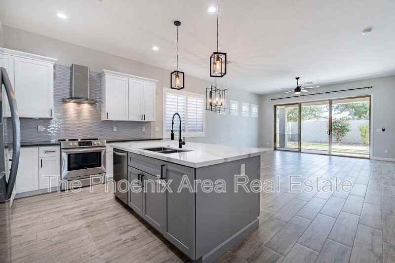 2823 E Tulsa St - Photo 7 of 50