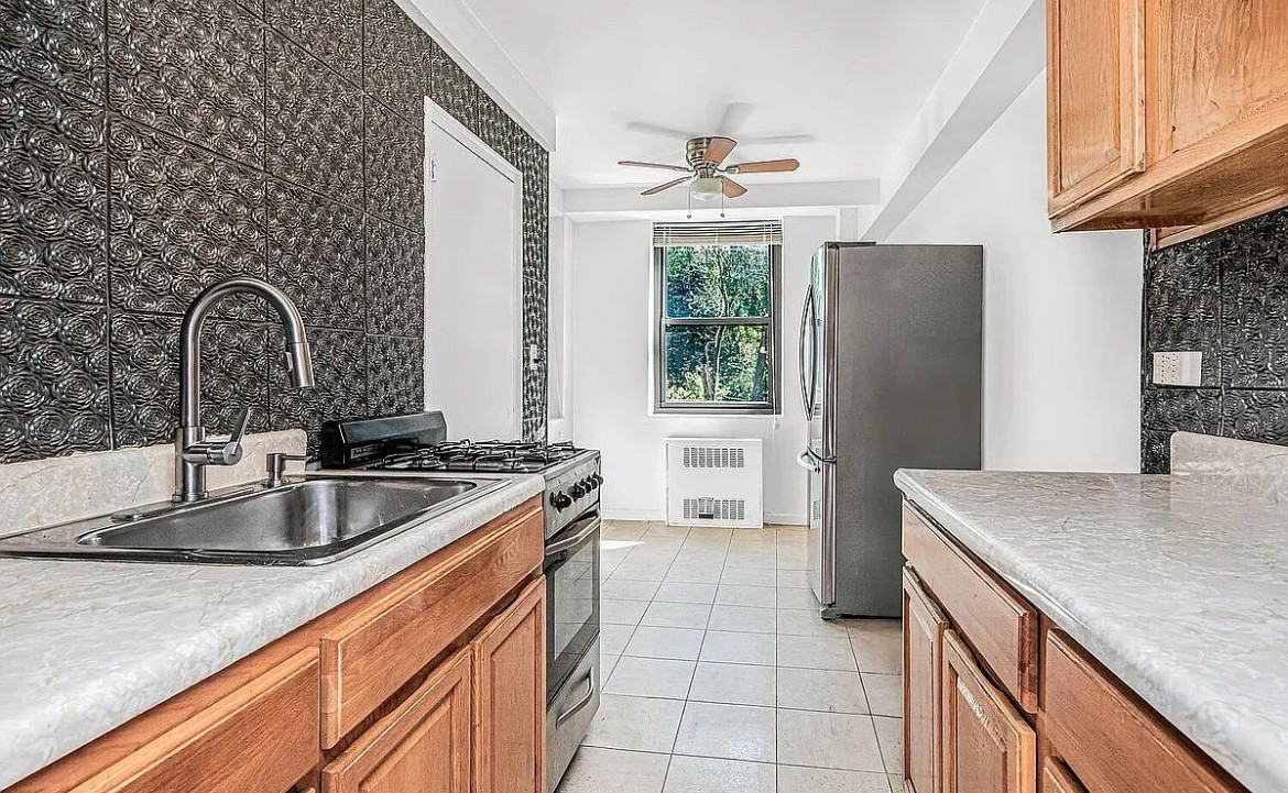 3103 Fairfield Ave - Photo 3 of 9