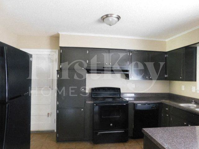 4523 Parkwood Rd - Photo 2 of 13