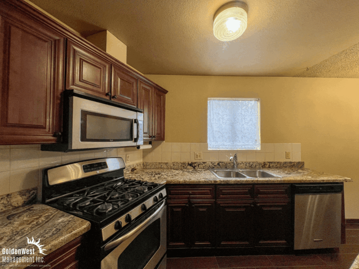 2208 Melinda Ave - Photo 2 of 15