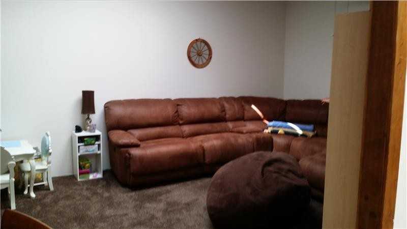 410 E Pike Ave - Photo 2 of 6