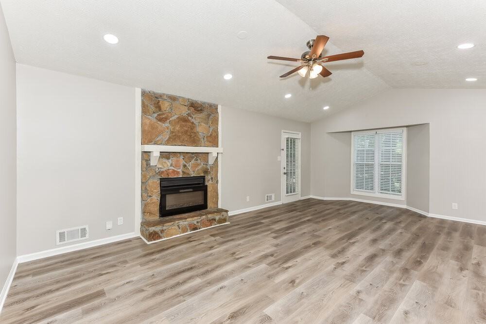 2145 Atkinson Ln - Photo 5 of 17