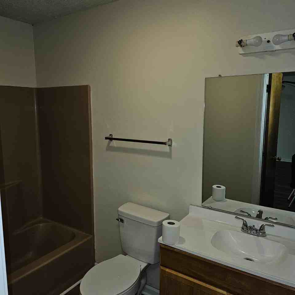 1015 Talbot Ave Apt C - Photo 3 of 18