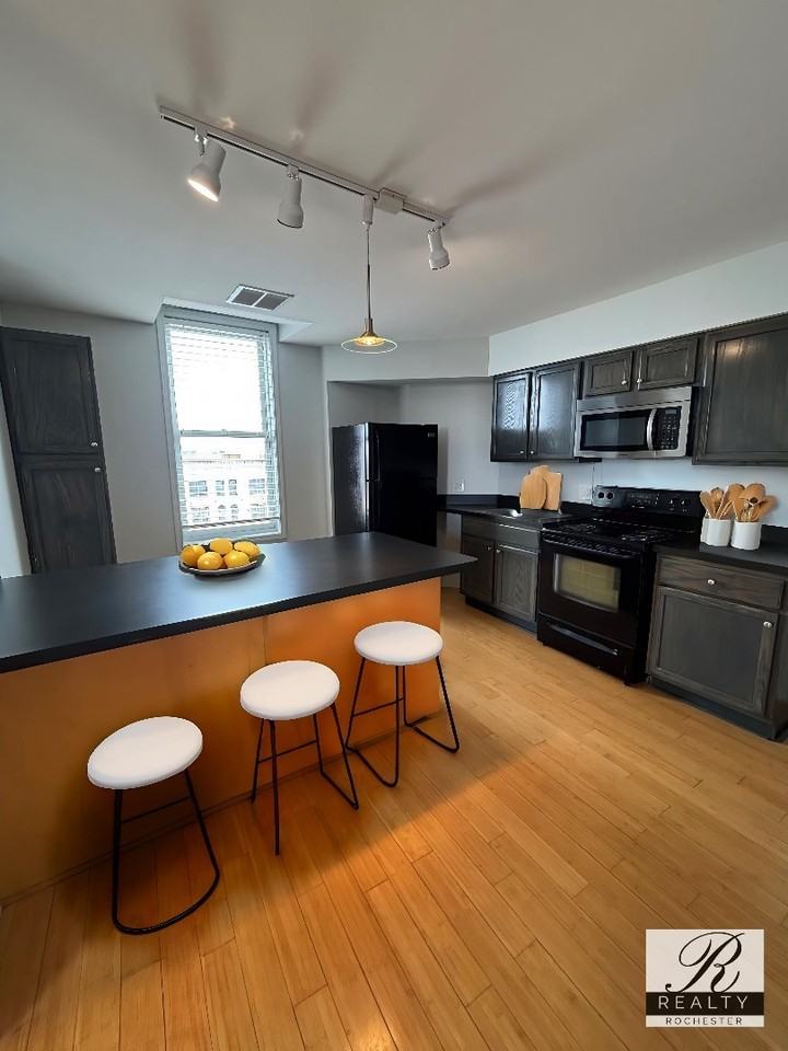 480-488 East Main Street - Photo 3 of 5