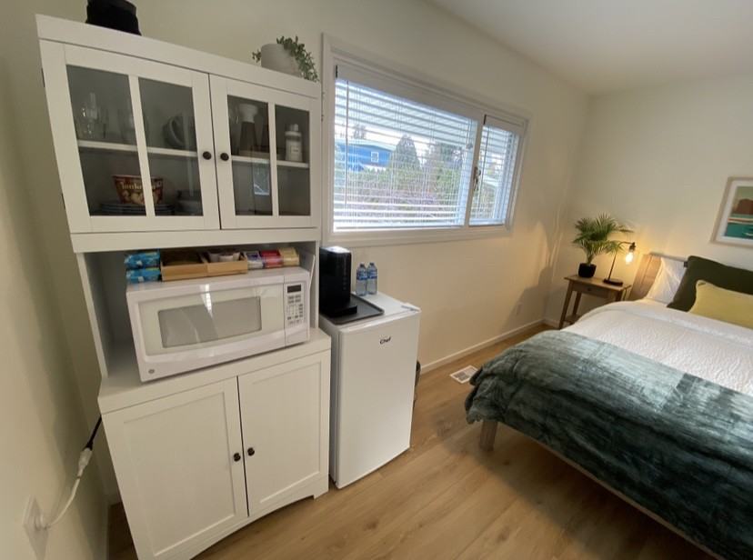 1855 Glenwood Dr - Photo 3 of 9