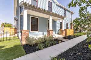 featured image of 311 E Evergreen St #18