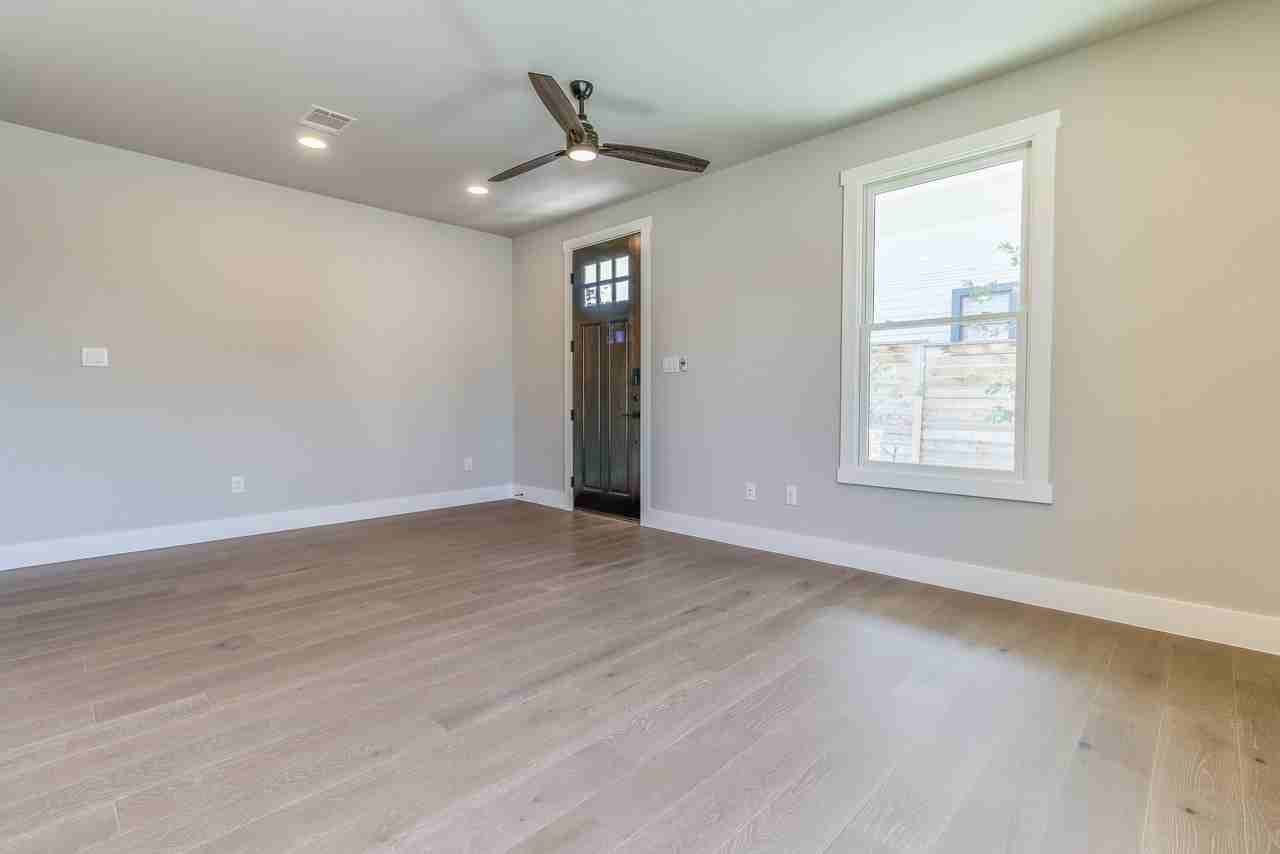 311 E Evergreen St #18 - Photo 7 of 38