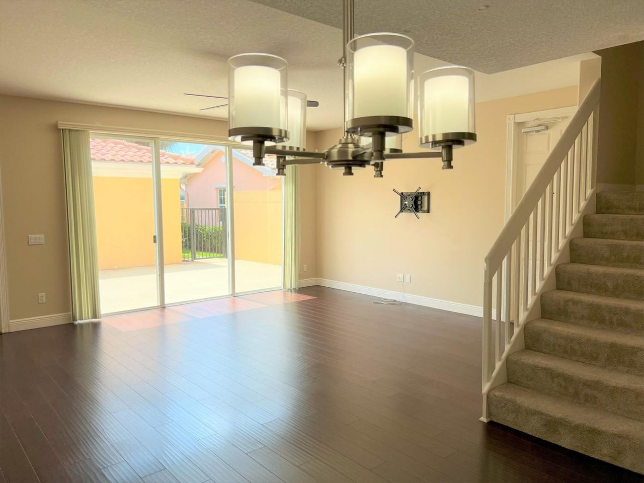 3368 Greenway Drive - Photo 4 of 33