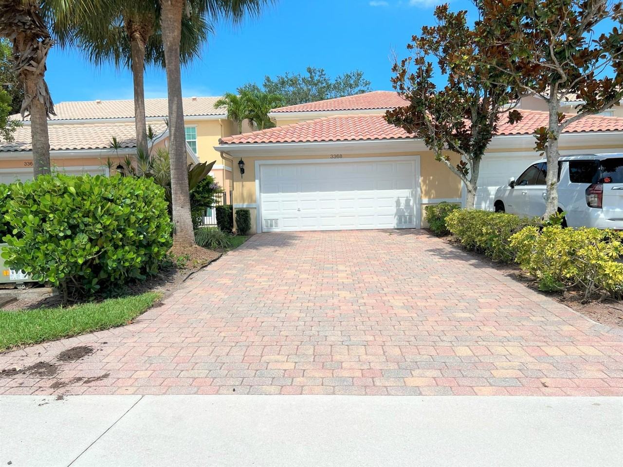 3368 Greenway Drive - Photo 5 of 33