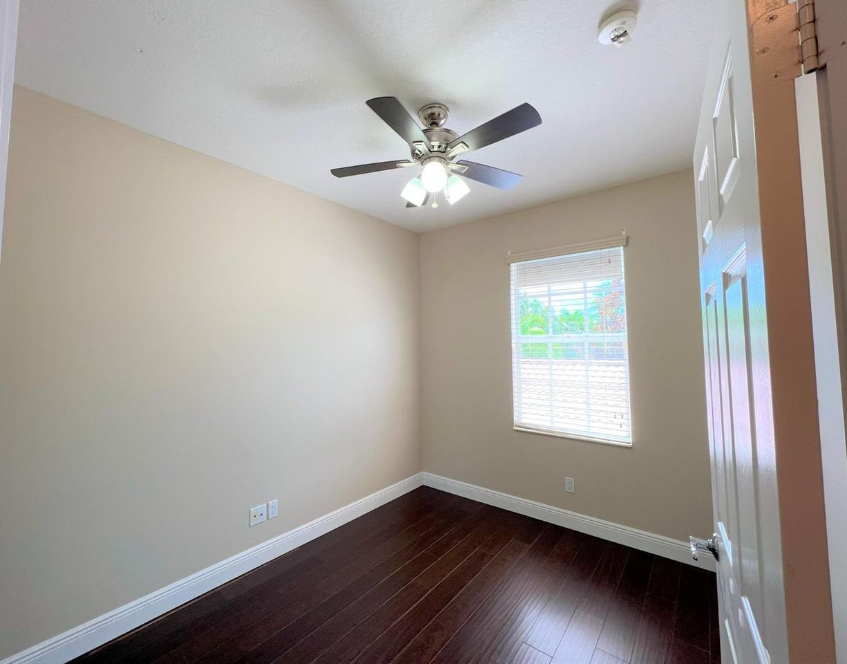 3368 Greenway Drive - Photo 6 of 33