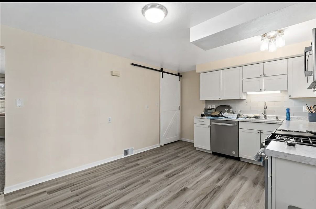 932 Lebanon Avenue - Photo 4 of 21