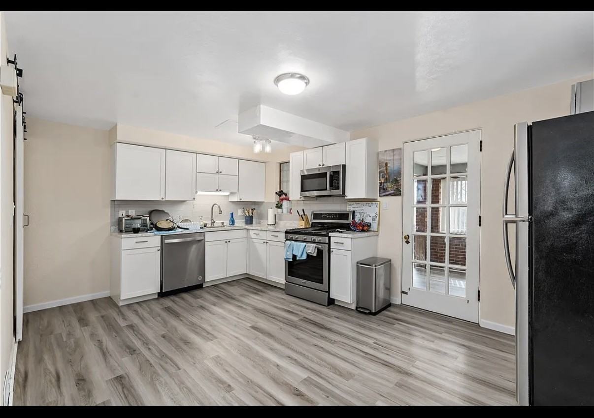 932 Lebanon Avenue - Photo 2 of 21