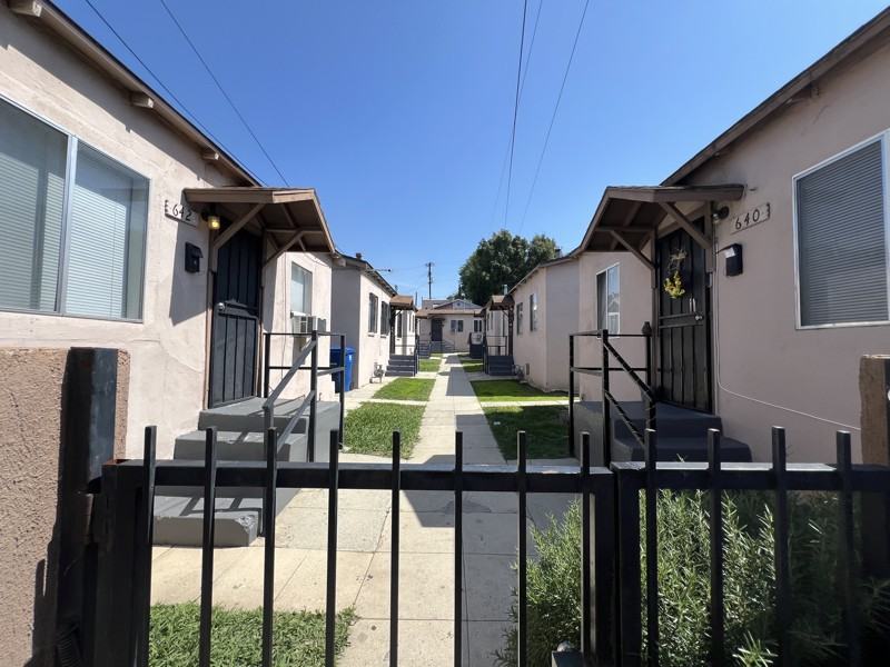 640 San Benito St - Photo 2 of 19