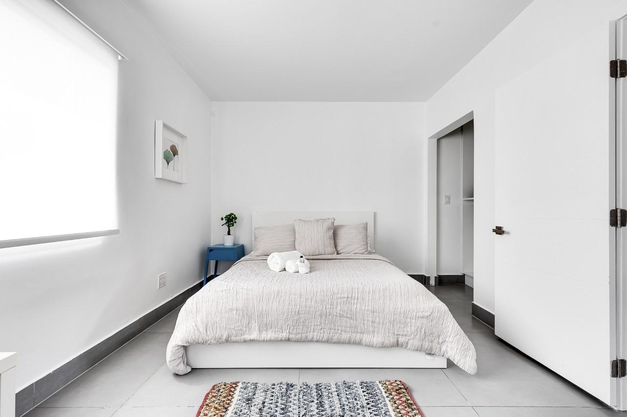 1734 Sw 23rd St #4 - Photo 3 of 26