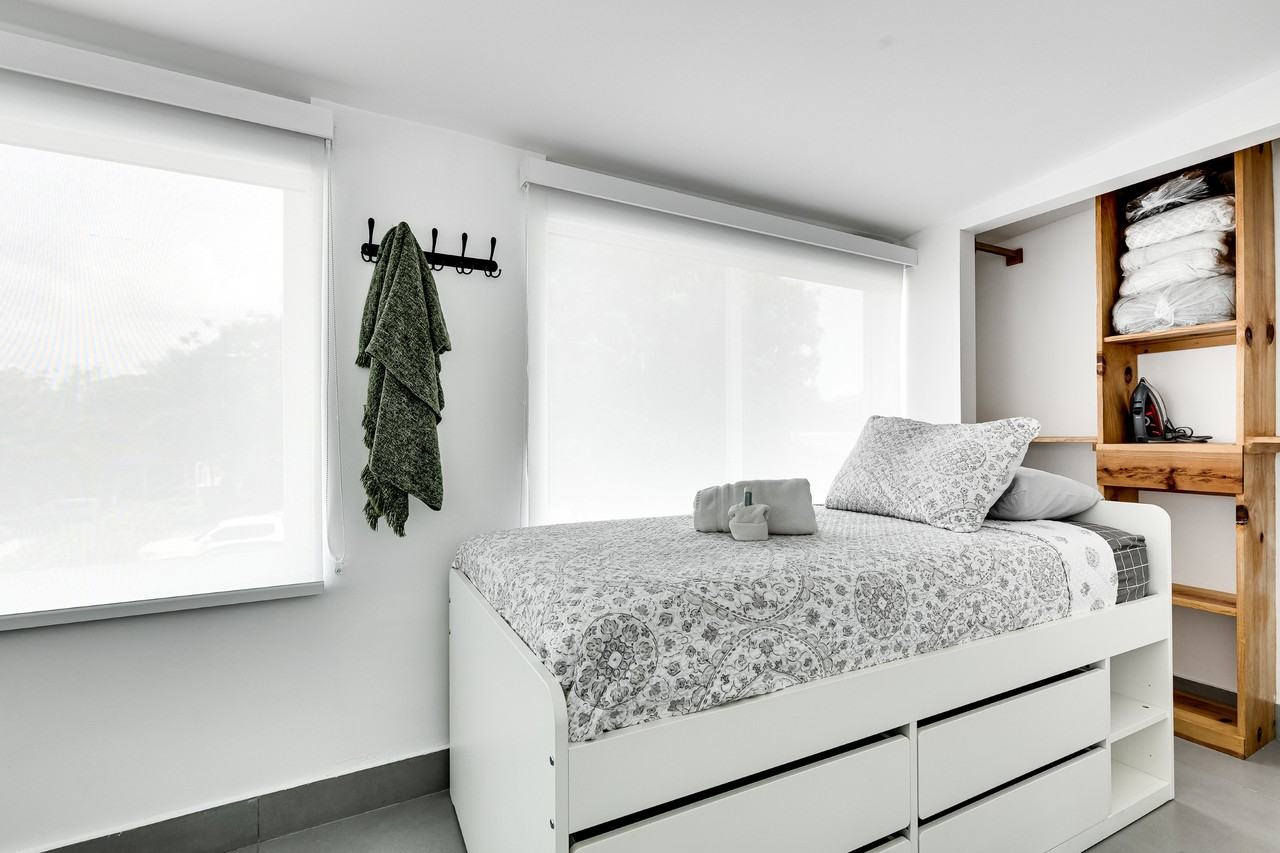 1734 Sw 23rd St #4 - Photo 4 of 26