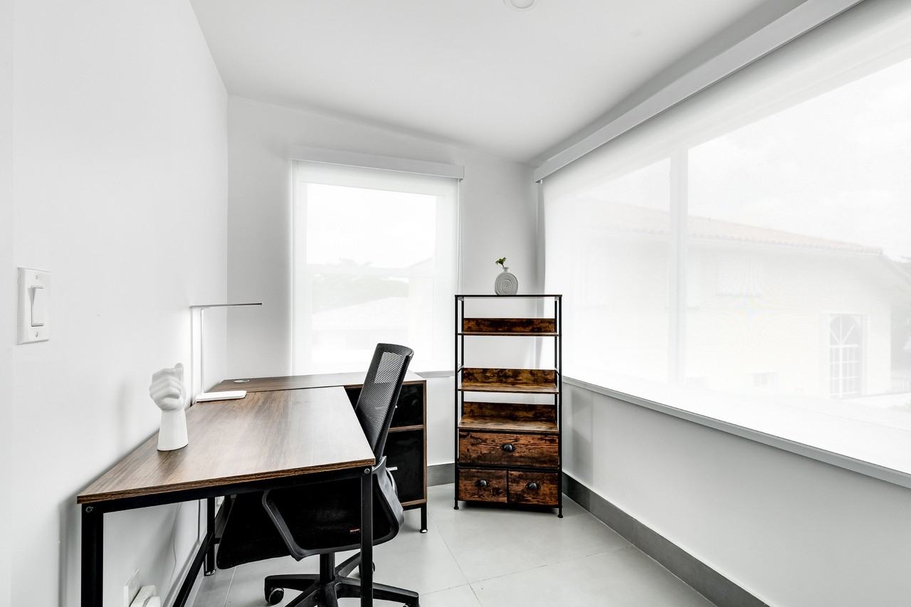 1734 Sw 23rd St #4 - Photo 5 of 26