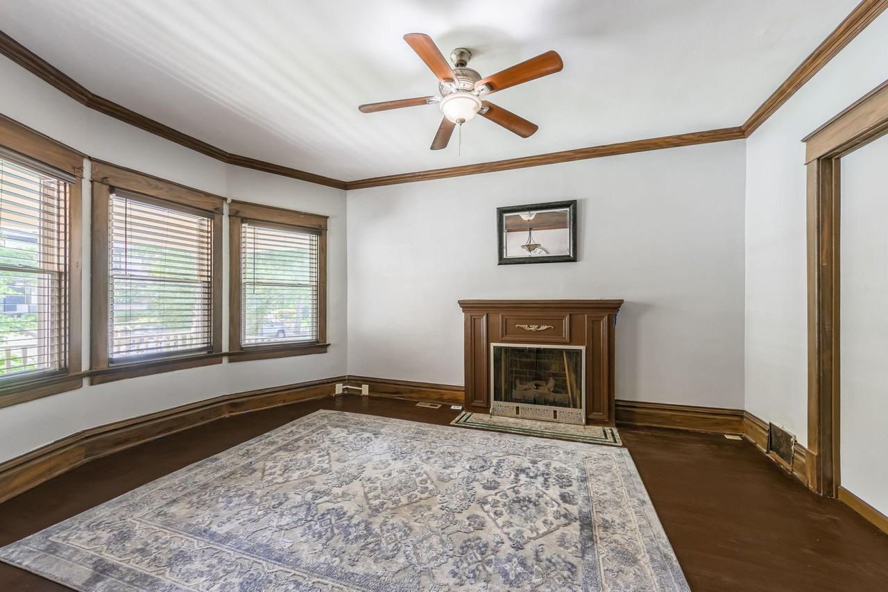 Charlotte St - Photo 2 of 10