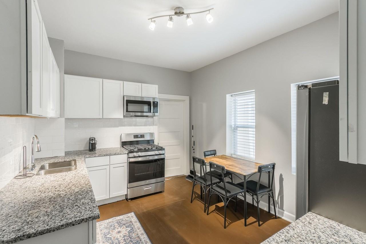 Charlotte St - Photo 4 of 10