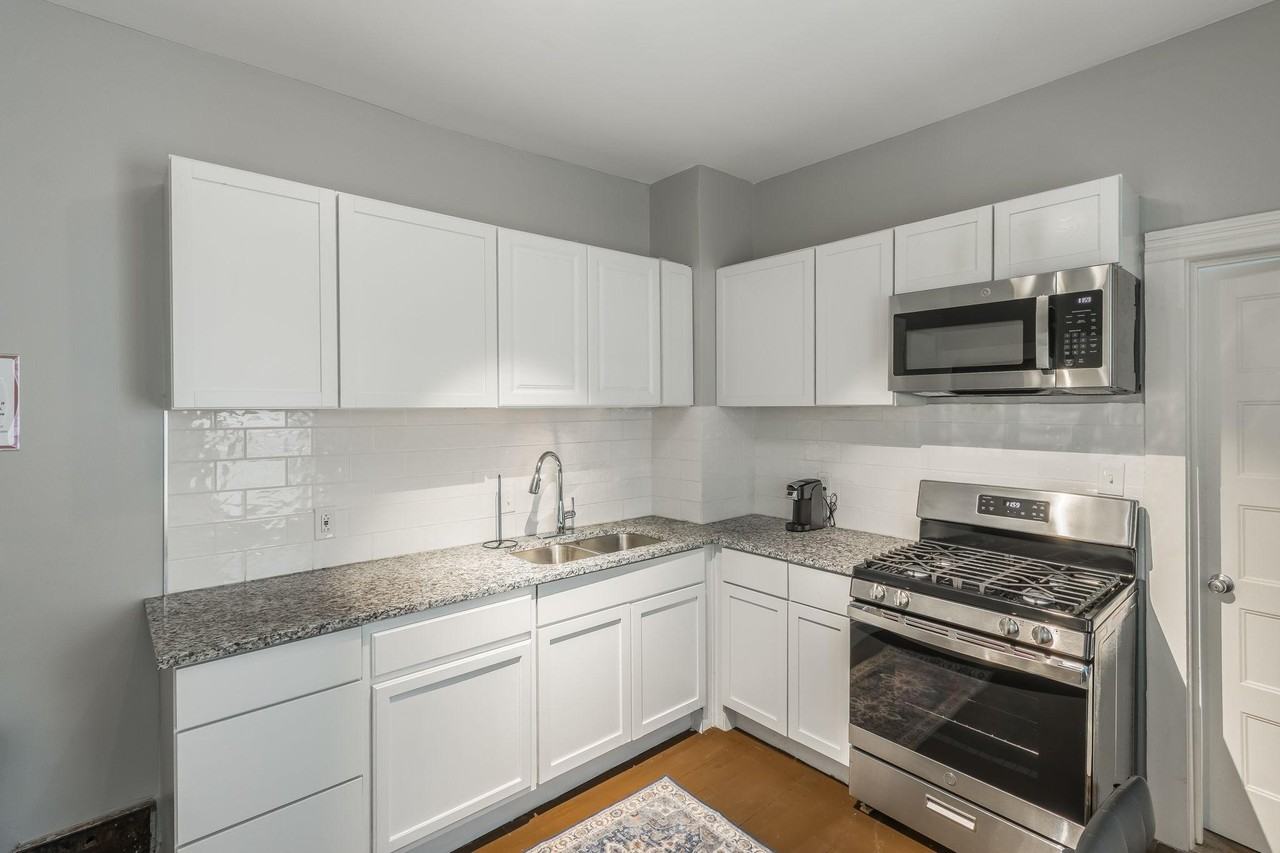 Charlotte St - Photo 6 of 10