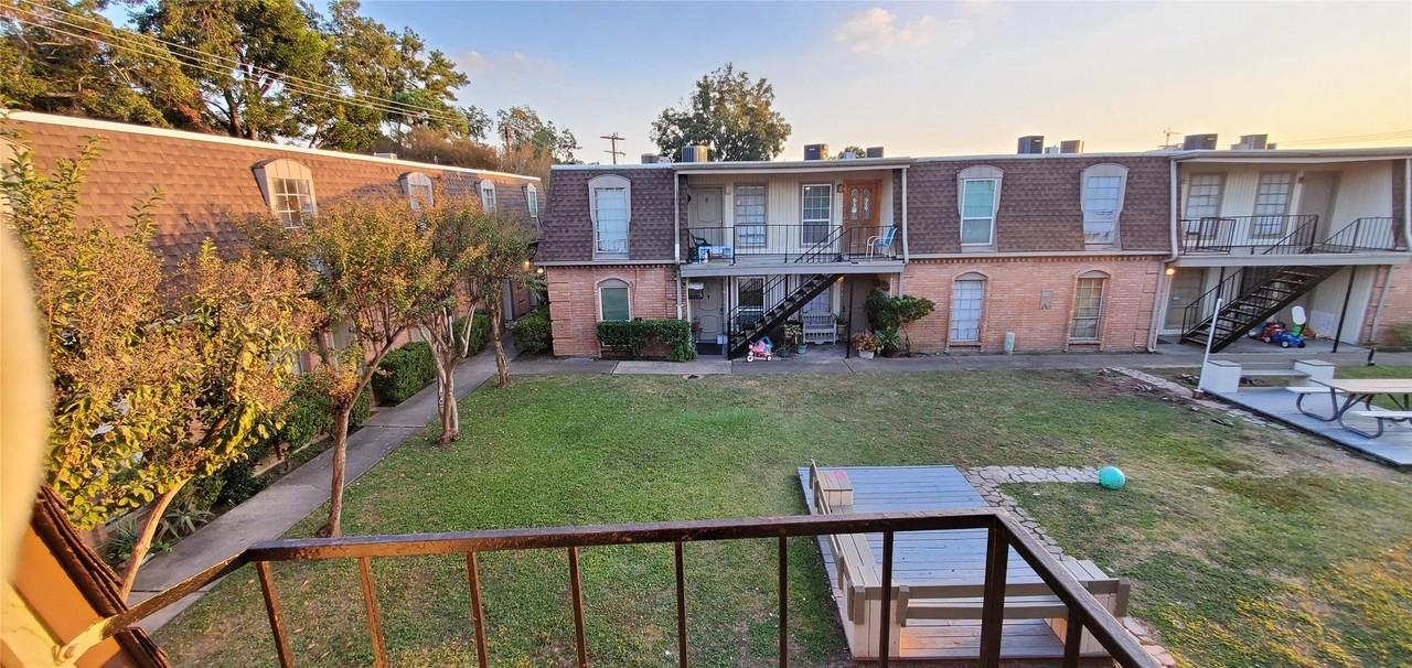 1220 Shadowdale Dr - Photo 2 of 15