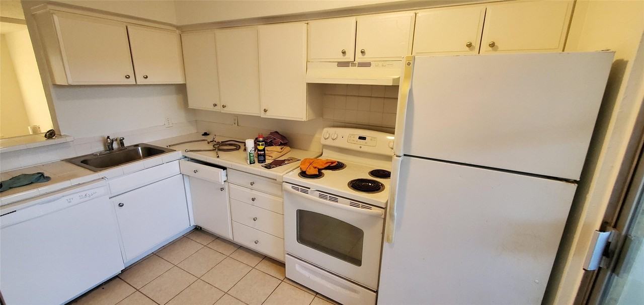 1220 Shadowdale Dr - Photo 5 of 15