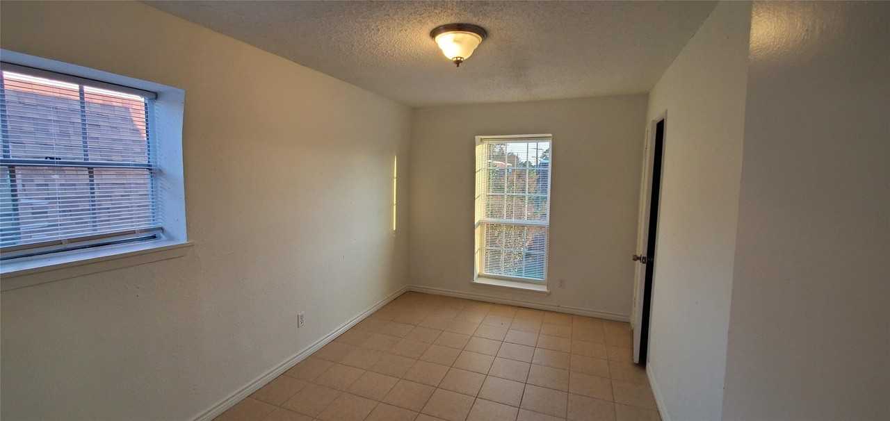 1220 Shadowdale Dr - Photo 7 of 15