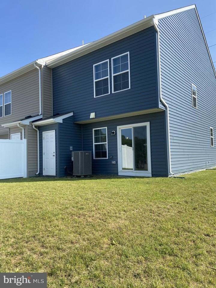 224 Scotch Pine Dr - Photo 2 of 21