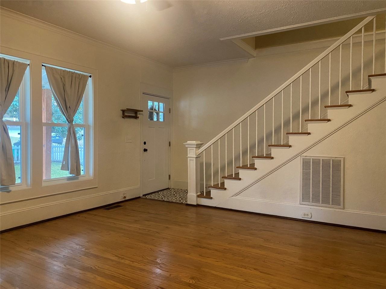 108 Atkins Ave - Photo 4 of 40