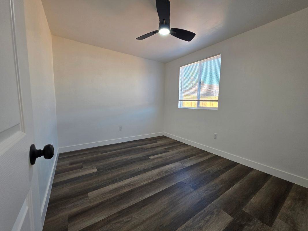 2040 Earl St ##B - Photo 3 of 13