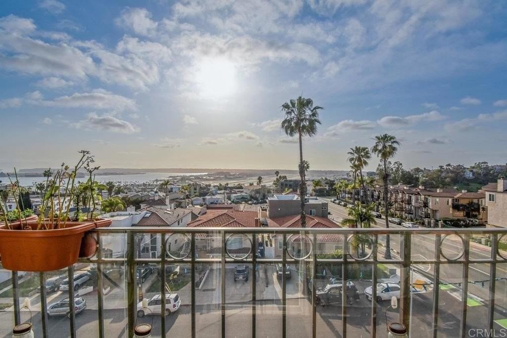 2445 Brant St - Photo 7 of 43