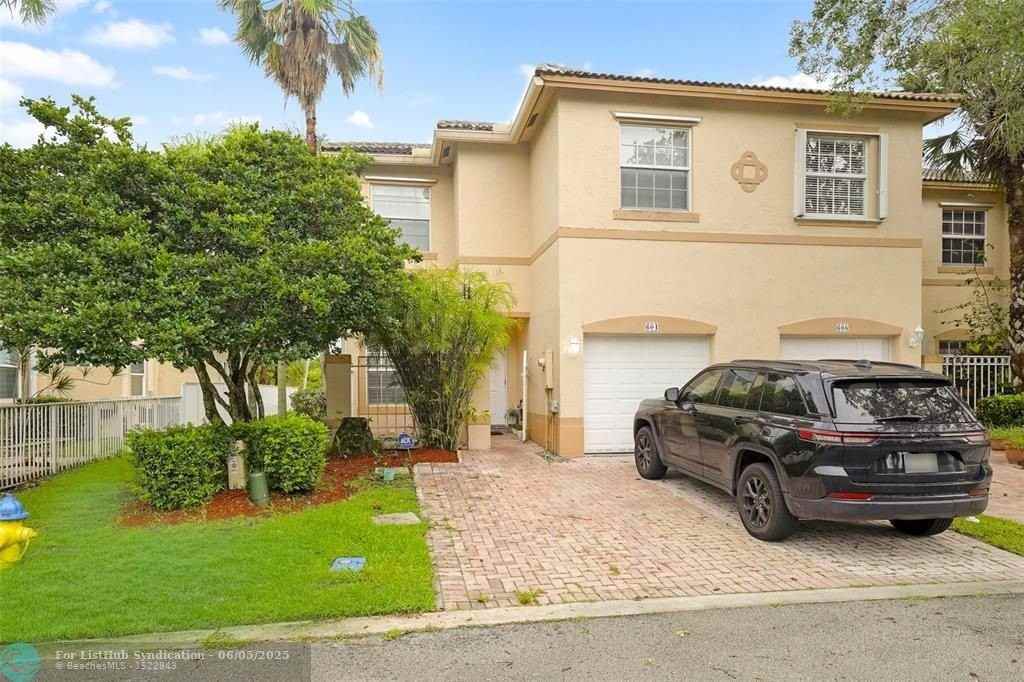 604 Nw 170th Ter - Photo 2 of 34