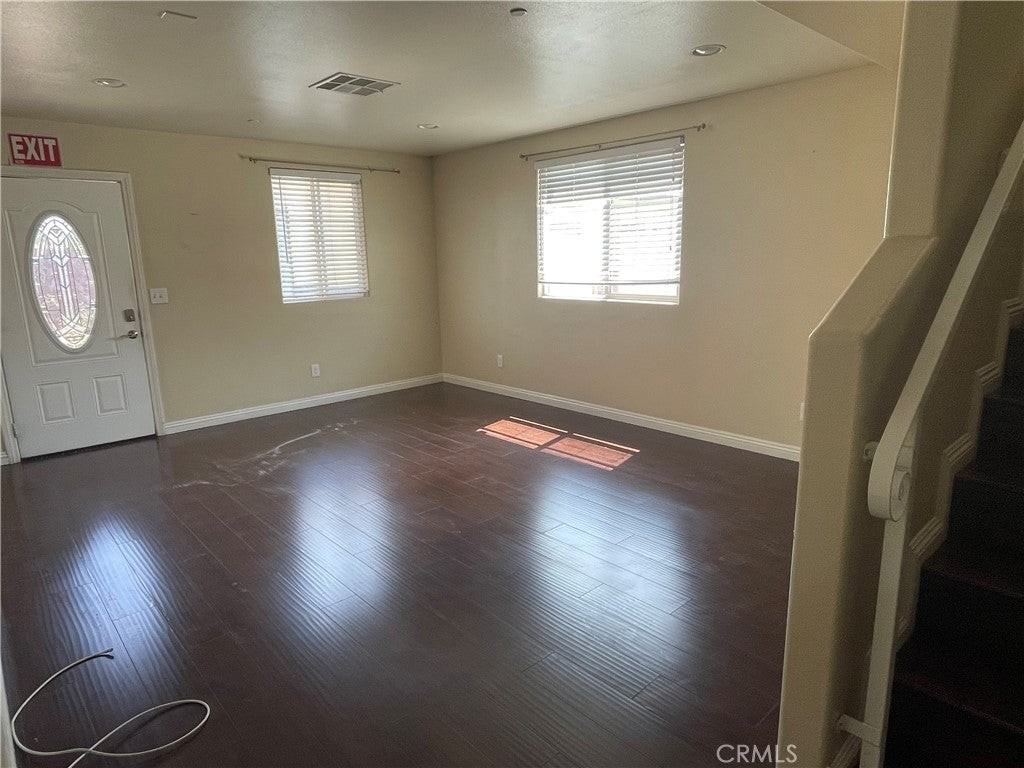 580 E 12th St - Photo 6 of 13