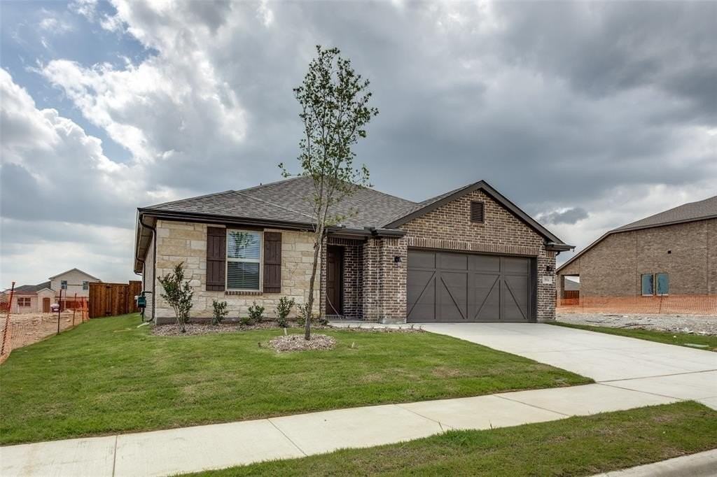 3916 Amethyst Dr - Photo 2 of 24